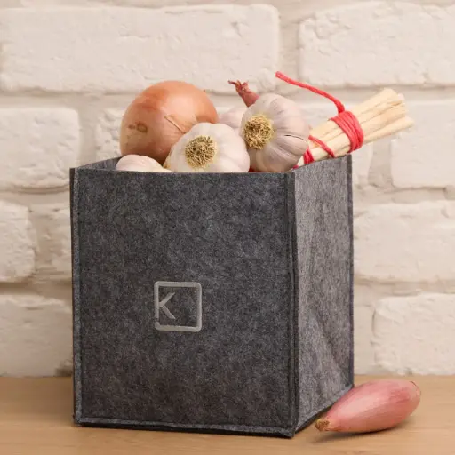 [0023] Corbeille en feutrine